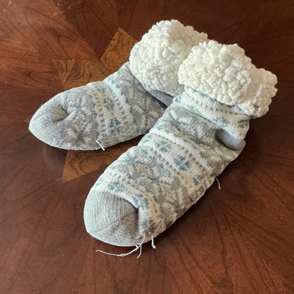 Cozy Knit Patterned Socks - Picture 3 of 3